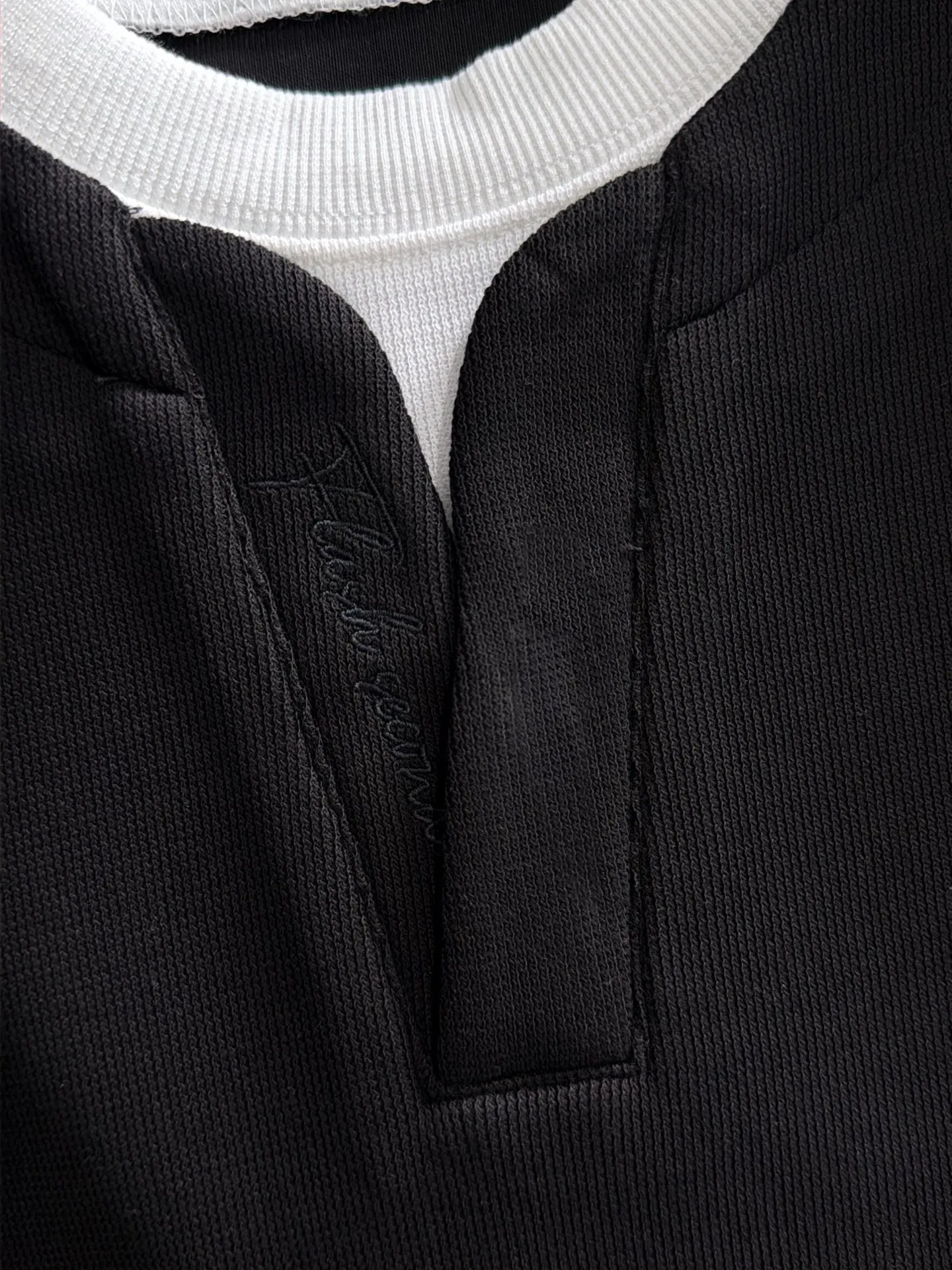 Exclusive launch in Paris of 2026 autumn and winter New Arrival sweatshirts for men and women. Many stars have the same style. Craftsmanship that cannot be replicated by ordinary small workshops. We are not afraid of any challenges in terms of materials, detail restoration and craftsmanship, just to provide you with wonderful products. Compare the top Original versions at will. No expense is spared just to make it better. Unique imported fabric feel. Purely imported German machine production. Precision operation. Thousands of needles density. Complete set of New Arrival accessories with three standards. Versatile fashionable upper body. A perfect choice for autumn and winter. A must-have item. Sizes: M-4XL (please state your height and weight when placing an order)